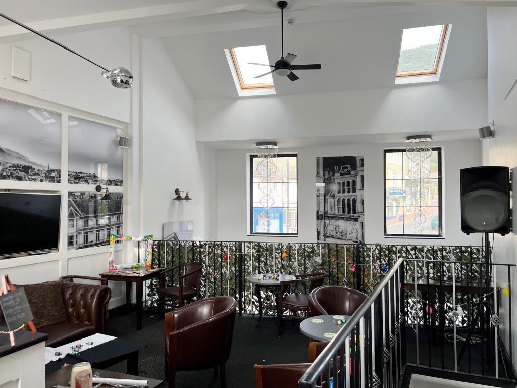 Lot: 173 - TOWN CENTRE FREEHOLD THREE STOREY BAR WITH GARDEN AND PARKING - Part of the first floor seating area